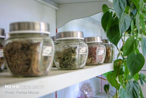 فرمول بندی و تولید 14 داروی گیاهی ازطریق یک شرکت دانش بنیان ایرانی