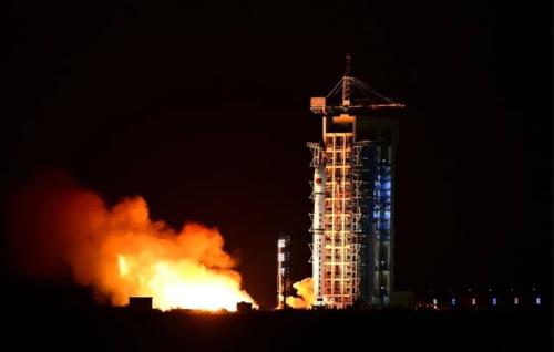 چین ماهواره های محرمانه به فضا فرستاد